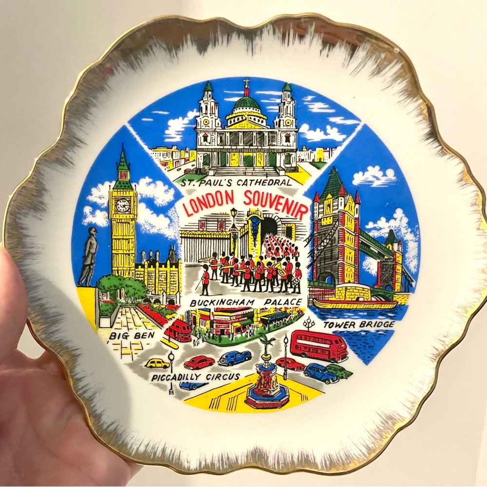 Vintage Souvenir of London England Collectible Plate Gold Rim Scalloped Edge